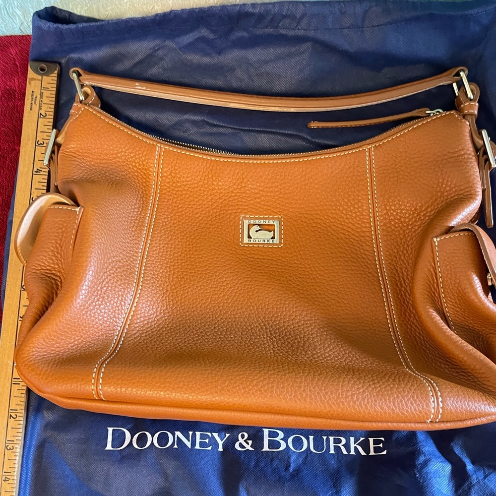 NWOT Dooney & Bourke bag in brown